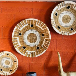 SET DE 3 ASSIETTES MURALES EN ABACA ET MACRAME – RING
