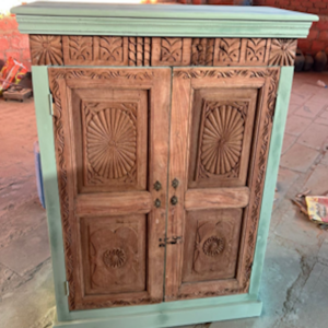 Armoire en bois massif - VELUNIS