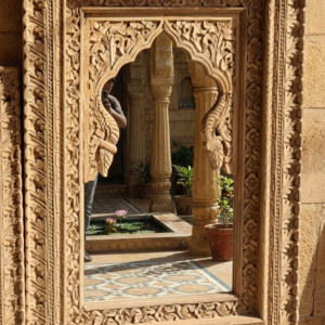 Grand miroir architectural en bois sculpté main - TRIANGLE